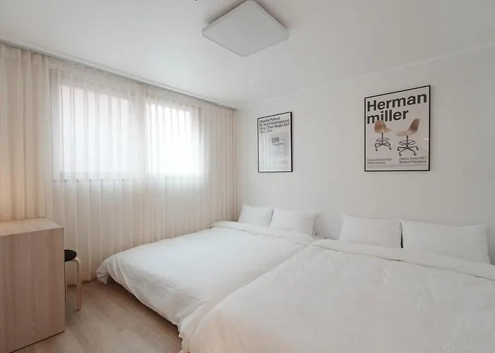Apartment 메이트프로젝트 #mateproject #2r4qb #seongsu #kspo #5 Minutes From Konkuk Station #common Ground #hangang Park #netflix