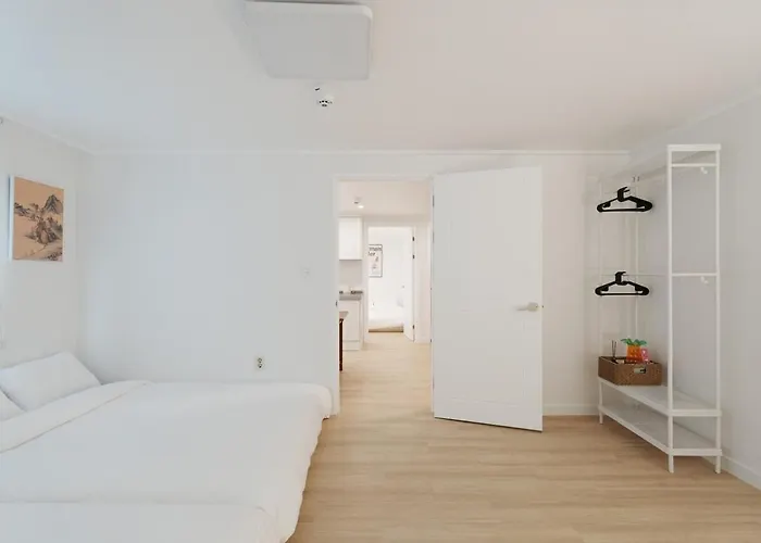Apartment 메이트프로젝트 #mateproject #2r4qb #seongsu #kspo #5 Minutes From Konkuk Station #common Ground #hangang Park #netflix *