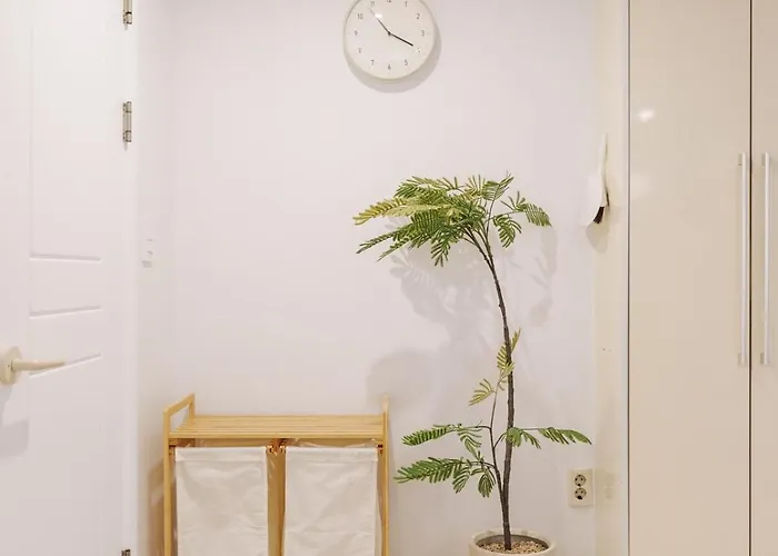 Apartment 메이트프로젝트 #mateproject #2r4qb #seongsu #kspo #5 Minutes From Konkuk Station #common Ground #hangang Park #netflix
